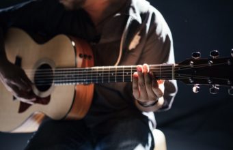 5 Primeiros Acordes no Violão – Iniciante 5 Primeiros Acordes no Violão - Iniciante