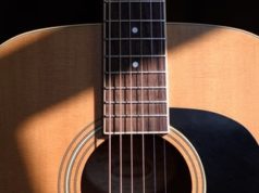 Como Tocar o Primeiro Ritmo no Violão – Iniciantes Como Tocar o Primeiro Ritmo no Violão - Iniciantes