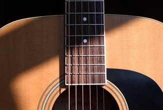 Como Tocar o Primeiro Ritmo no Violão – Iniciantes Como Tocar o Primeiro Ritmo no Violão - Iniciantes