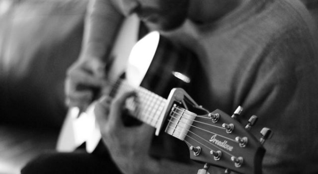 Como Trocar Mais Rápido os Acordes de Violão Como Trocar Mais Rápido os Acordes de Violão