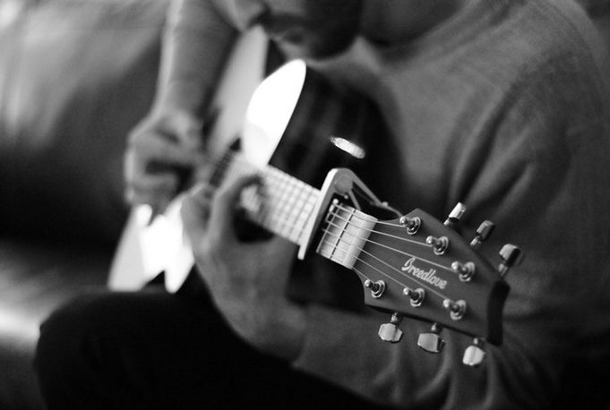 Como Trocar Mais Rápido os Acordes de Violão Como Trocar Mais Rápido os Acordes de Violão