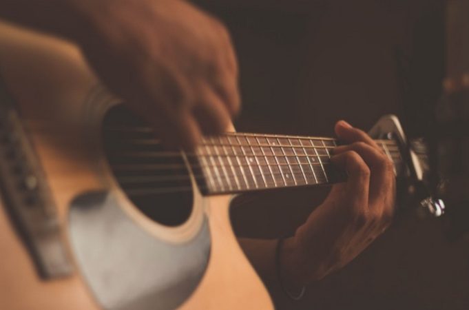 Como Tocar: Dona Maria (Tiago Brava com participação de Jorge, da dupla Jorge e Matheus) Como tocar "Dona Maria" (Tiago Brava)