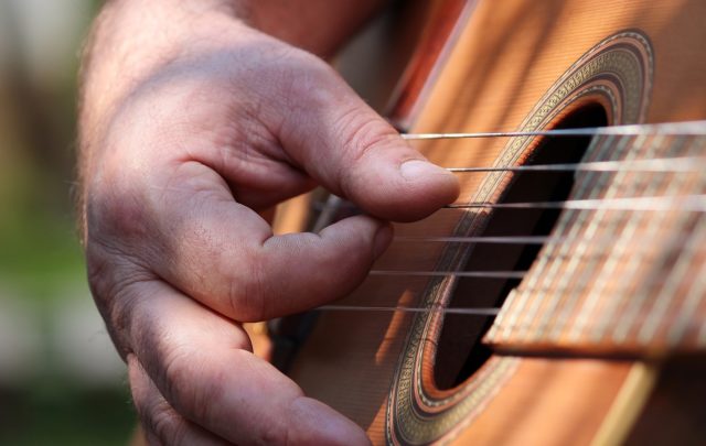 Dores ao Tocar Violão | Como Evitar Como evitar as dores ao tocar violão?