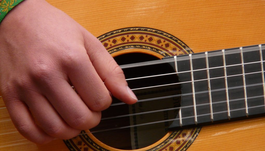 Como tocar violão | Aula ZERO Conheça o principal para começar a tocar violão de uma vez por todas!