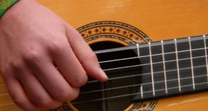 Como tocar violão | Aula ZERO Conheça o principal para começar a tocar violão de uma vez por todas!
