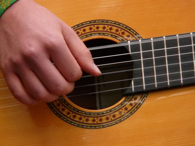 Como tocar violão | Aula ZERO Conheça o principal para começar a tocar violão de uma vez por todas!
