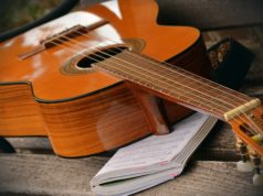 Aprenda a tirar música de ouvido: sonoridades maior e menor Aprenda a diferenciar as sonoridades maior e menor ao tocar música de ouvido.