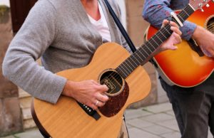 Violão Fingerstyle | Ideias para 2 Violões Veja como tocar fingerstyle em dois violões, mantendo a harmonia.