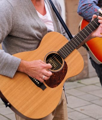 Violão Fingerstyle | Ideias para 2 Violões Veja como tocar fingerstyle em dois violões, mantendo a harmonia.