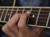 Quando trocar as cordas do seu violão? Descubra qual o momento certo de trocar as cordas do violão e confira dicas de como aumentar a durabilidade delas.