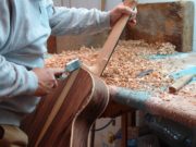 O que faz um luthier? Descubra o que faz um luthier.
