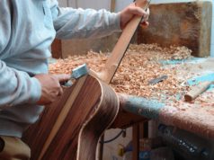 O que faz um luthier? Descubra o que faz um luthier.