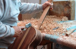 O que faz um luthier? Descubra o que faz um luthier.