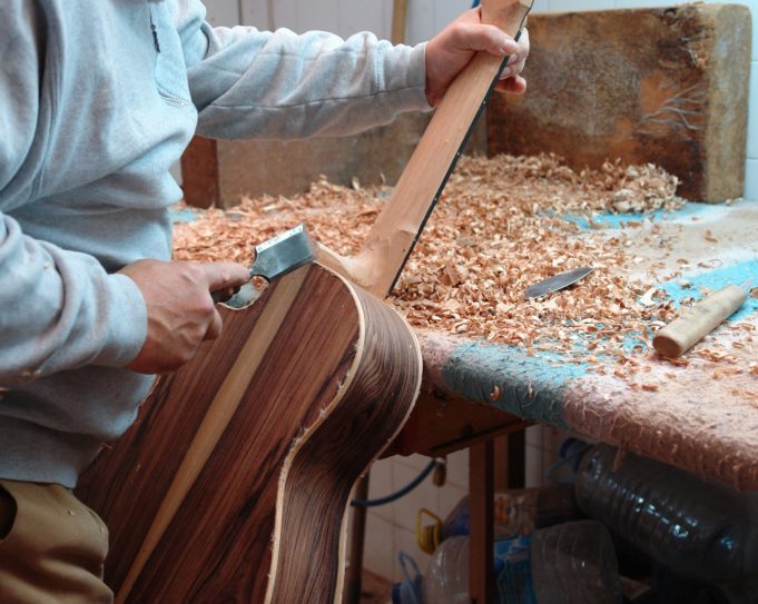 O que faz um luthier? Descubra o que faz um luthier.